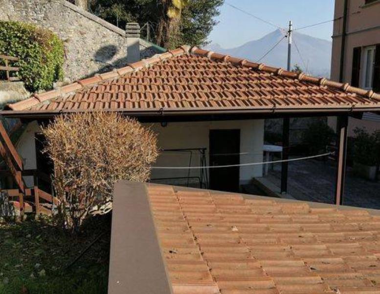 casa indipendente in vendita ad Erba