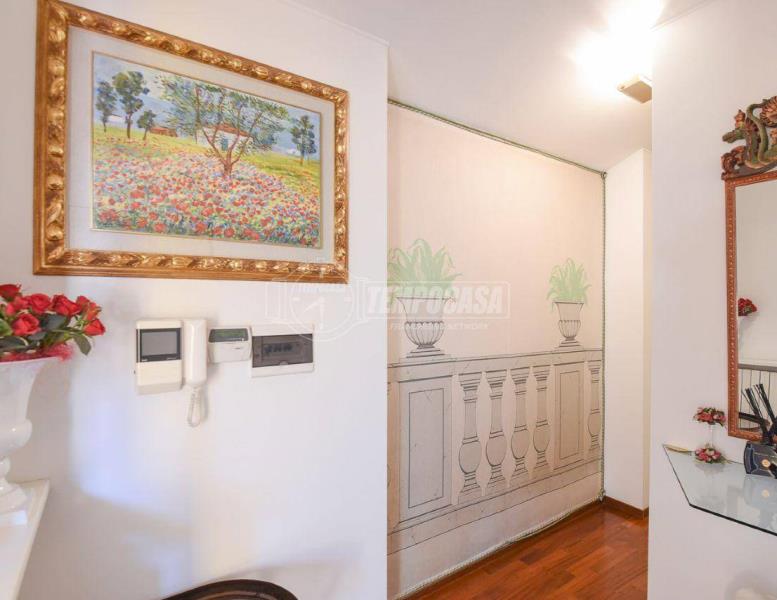 appartamento in vendita ad Erba