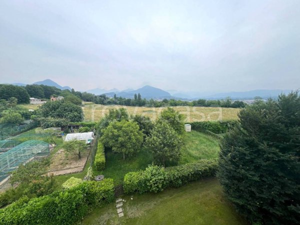 appartamento in vendita ad Erba