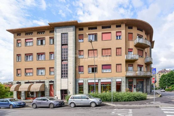 appartamento in vendita ad Erba