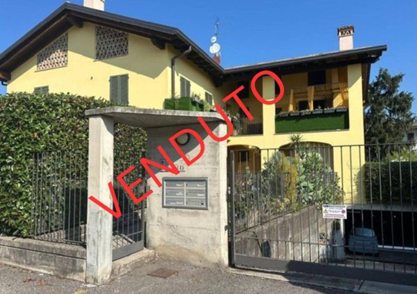 appartamento in vendita ad Erba