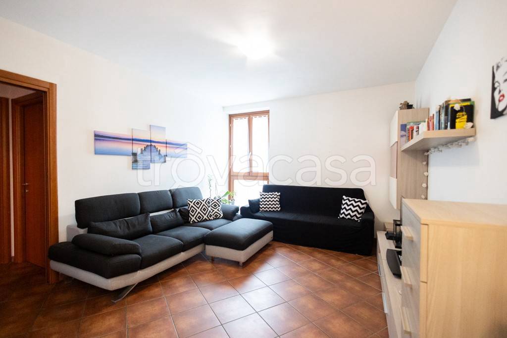 appartamento in vendita ad Erba