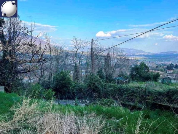 terreno edificabile in vendita ad Erba