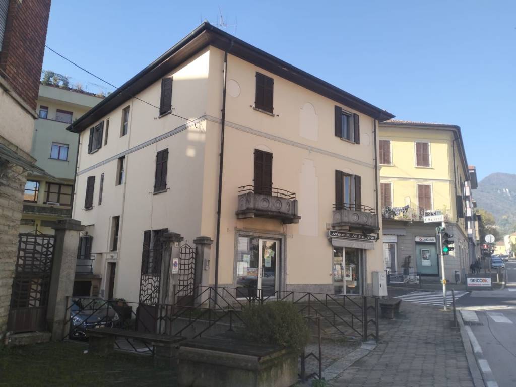 intera palazzina in vendita ad Erba