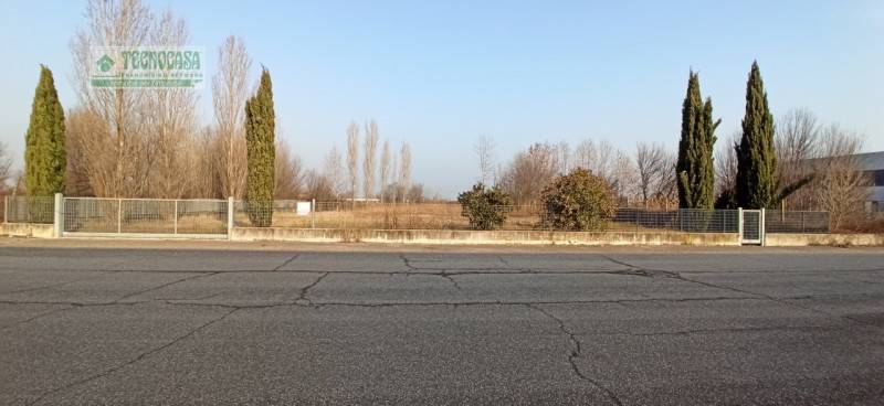 terreno edificabile in vendita ad Erba