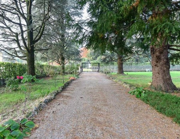 appartamento in vendita ad Erba