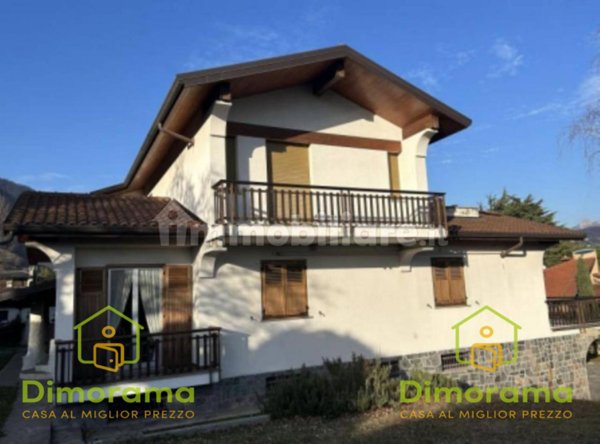 casa indipendente in vendita ad Erba