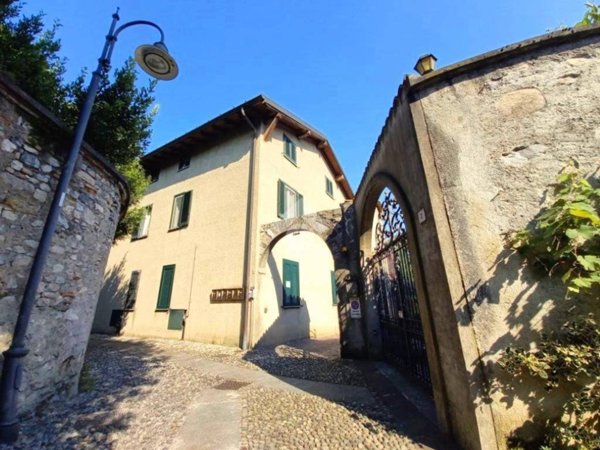 appartamento in vendita ad Erba