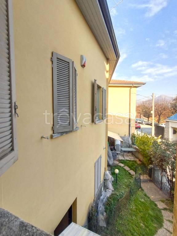 appartamento in vendita ad Erba