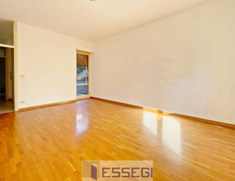 appartamento in vendita ad Erba