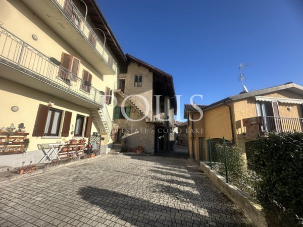 appartamento in vendita ad Erba