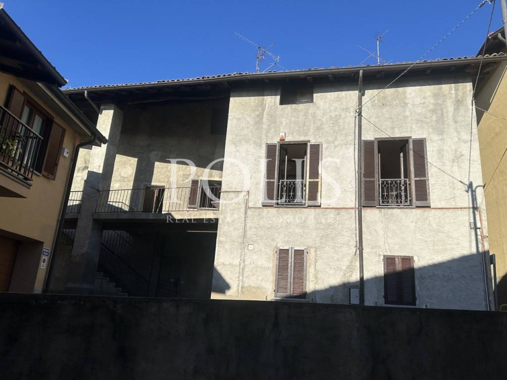 appartamento in vendita ad Erba