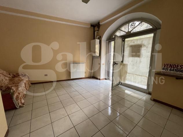 negozio in vendita ad Erba