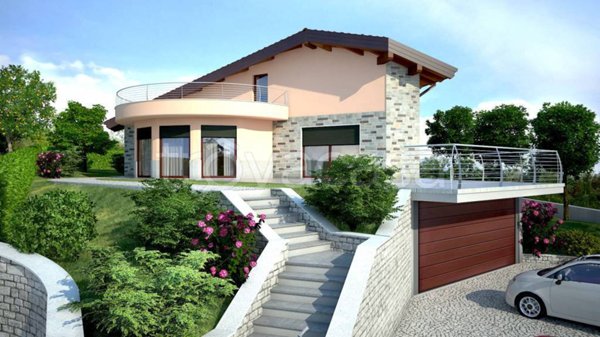 casa indipendente in vendita ad Erba