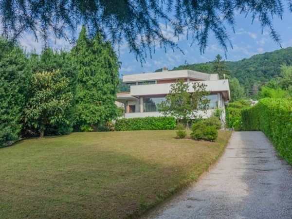 casa indipendente in vendita ad Erba