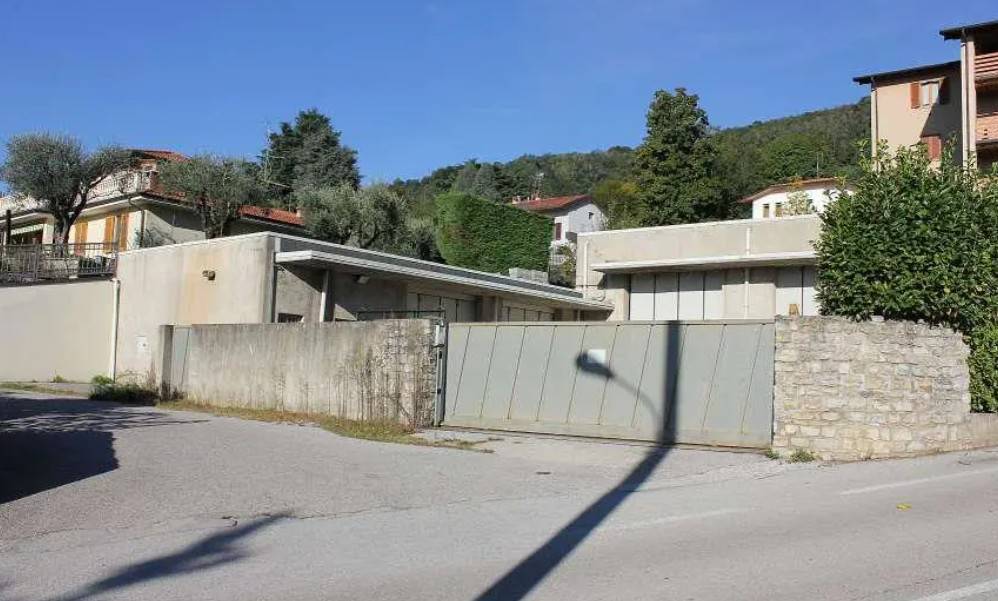 locale commerciale in vendita ad Erba