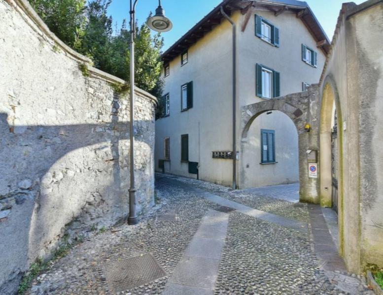 appartamento in vendita ad Erba