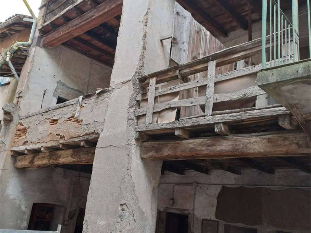 casa indipendente in vendita ad Erba
