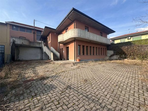 appartamento in vendita ad Erba