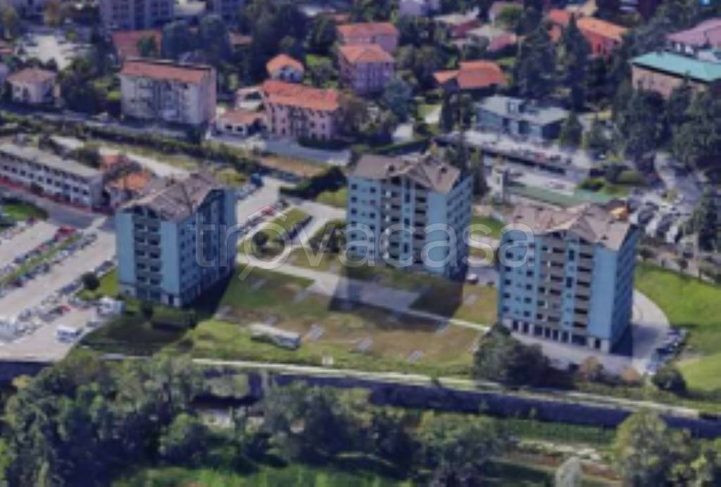 appartamento in vendita ad Erba