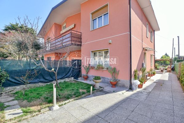 appartamento in vendita ad Erba