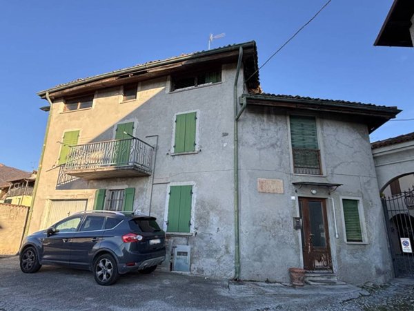 casa indipendente in vendita ad Erba