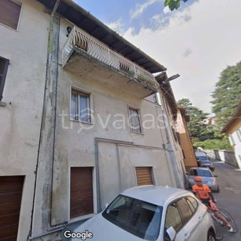 appartamento in vendita ad Erba