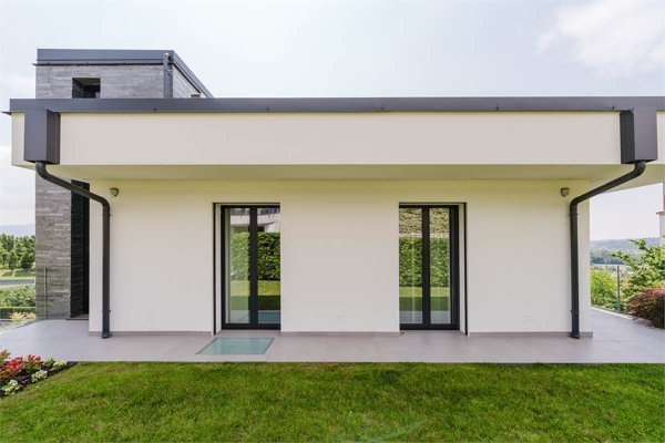 casa indipendente in vendita ad Erba