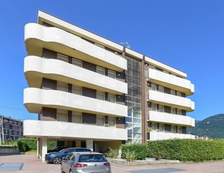 appartamento in vendita ad Erba