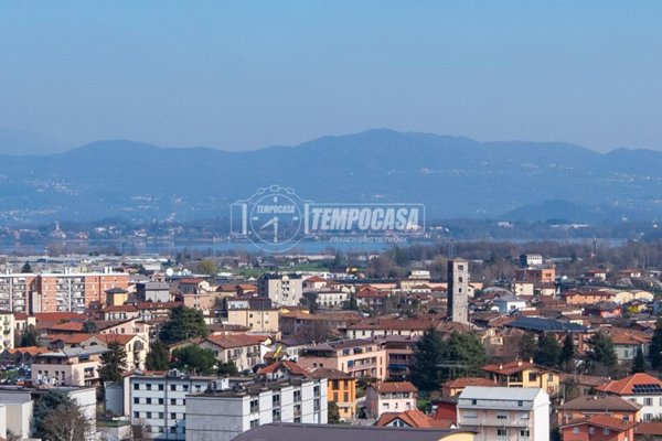 appartamento in vendita ad Erba