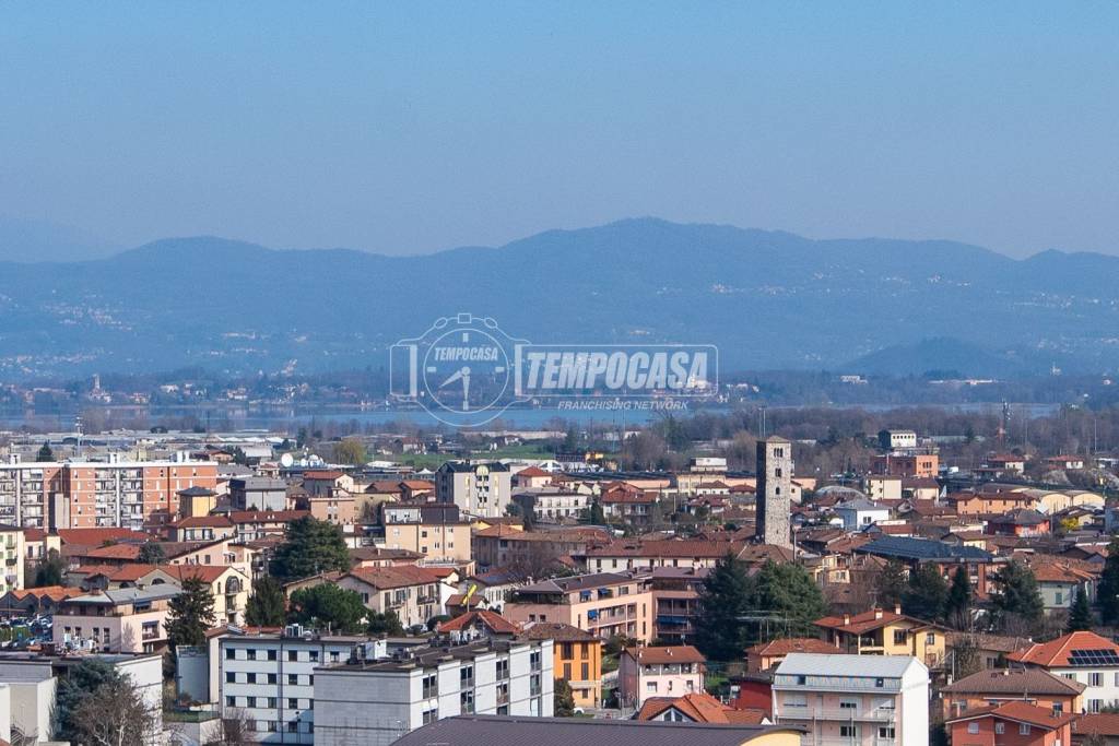 appartamento in vendita ad Erba