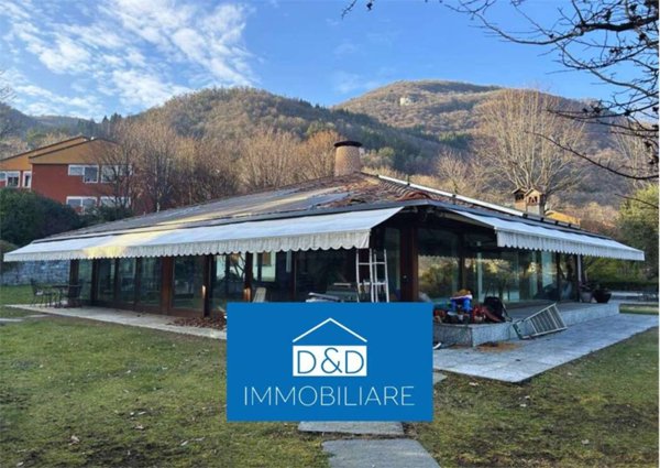 casa indipendente in vendita ad Erba