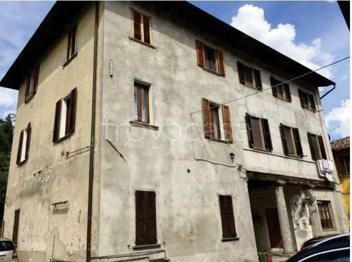 appartamento in vendita ad Erba