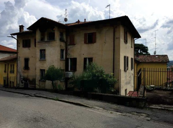 appartamento in vendita ad Erba
