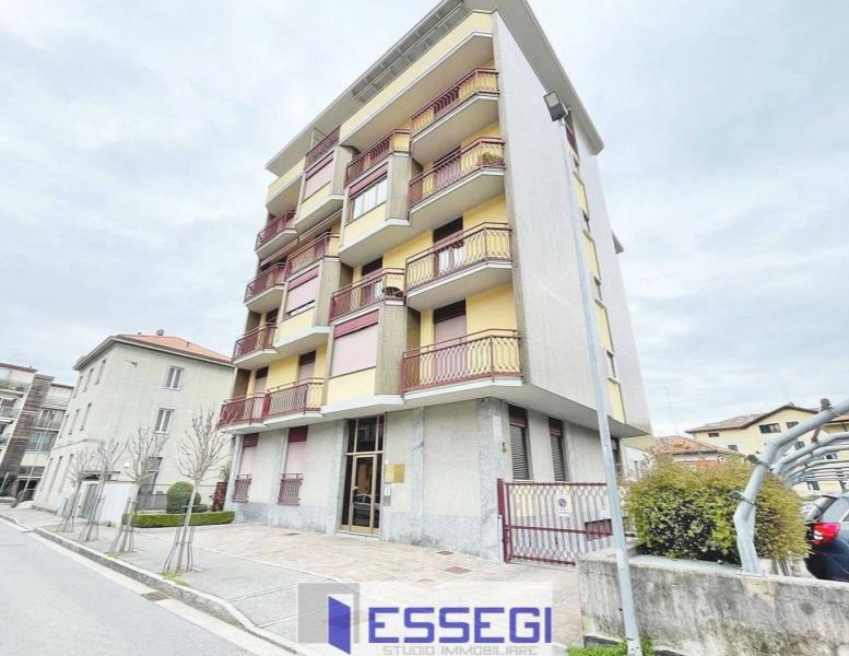 appartamento in vendita ad Erba