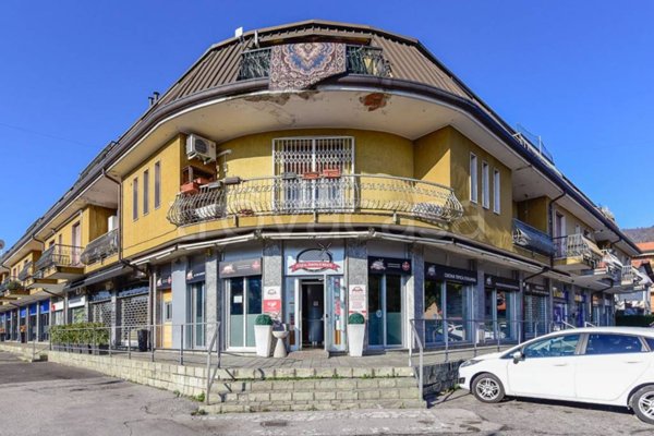 negozio in vendita ad Erba