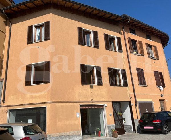 casa indipendente in vendita ad Erba