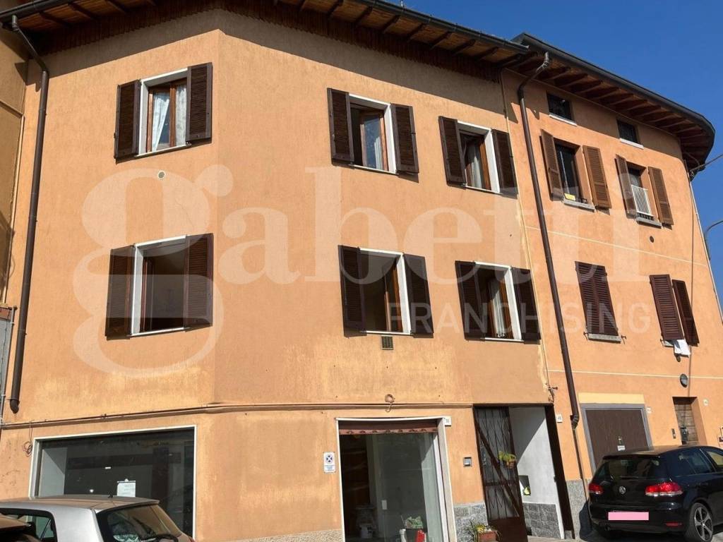 casa indipendente in vendita ad Erba