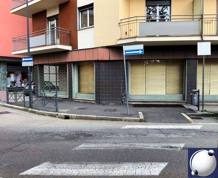 negozio in vendita ad Erba