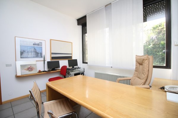 ufficio in vendita ad Erba