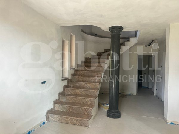 casa indipendente in vendita ad Erba