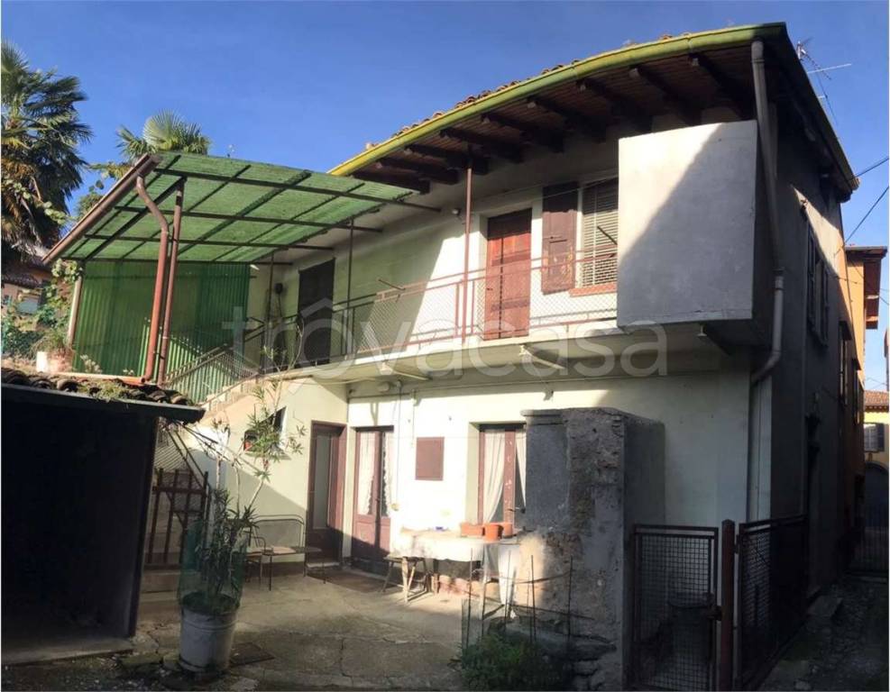 casa semindipendente in vendita ad Erba