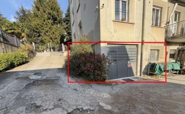 negozio in vendita ad Erba