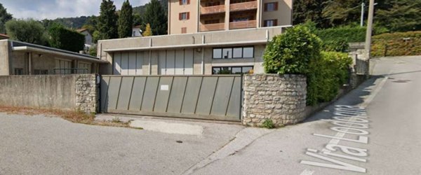 locale di sgombero in vendita ad Erba