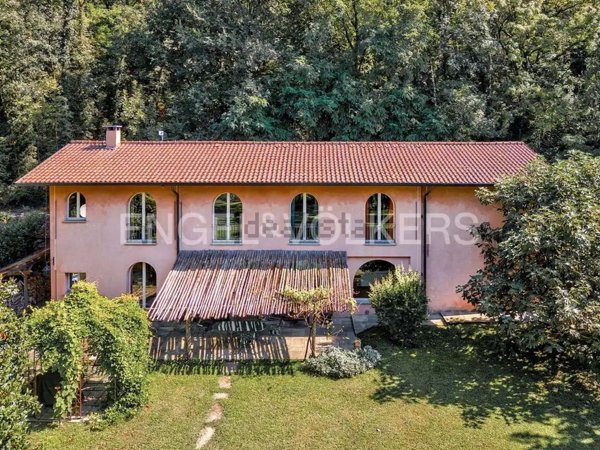 casa indipendente in vendita ad Erba