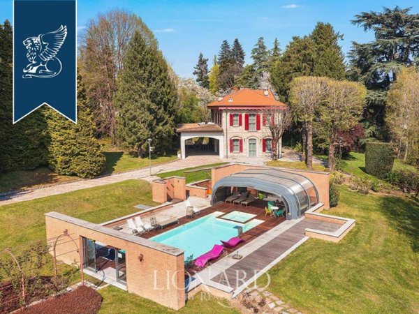 villa in vendita ad Erba