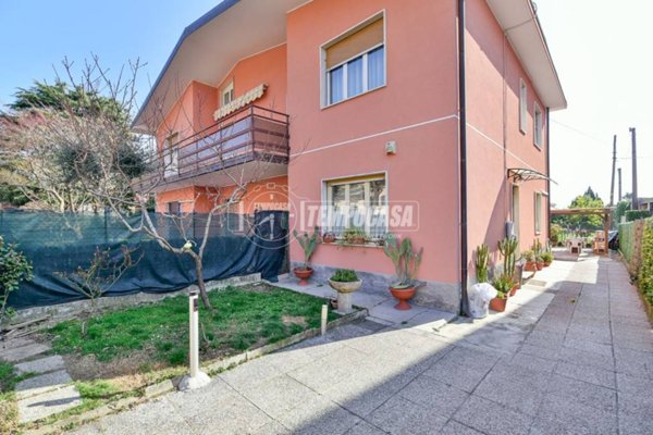 appartamento in vendita ad Erba