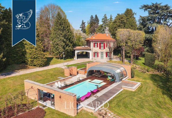villa in vendita ad Erba