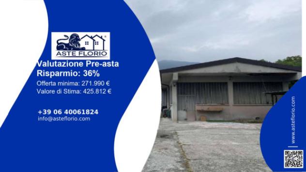 locale commerciale in vendita ad Erba