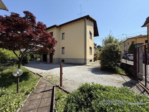 casa indipendente in vendita ad Erba